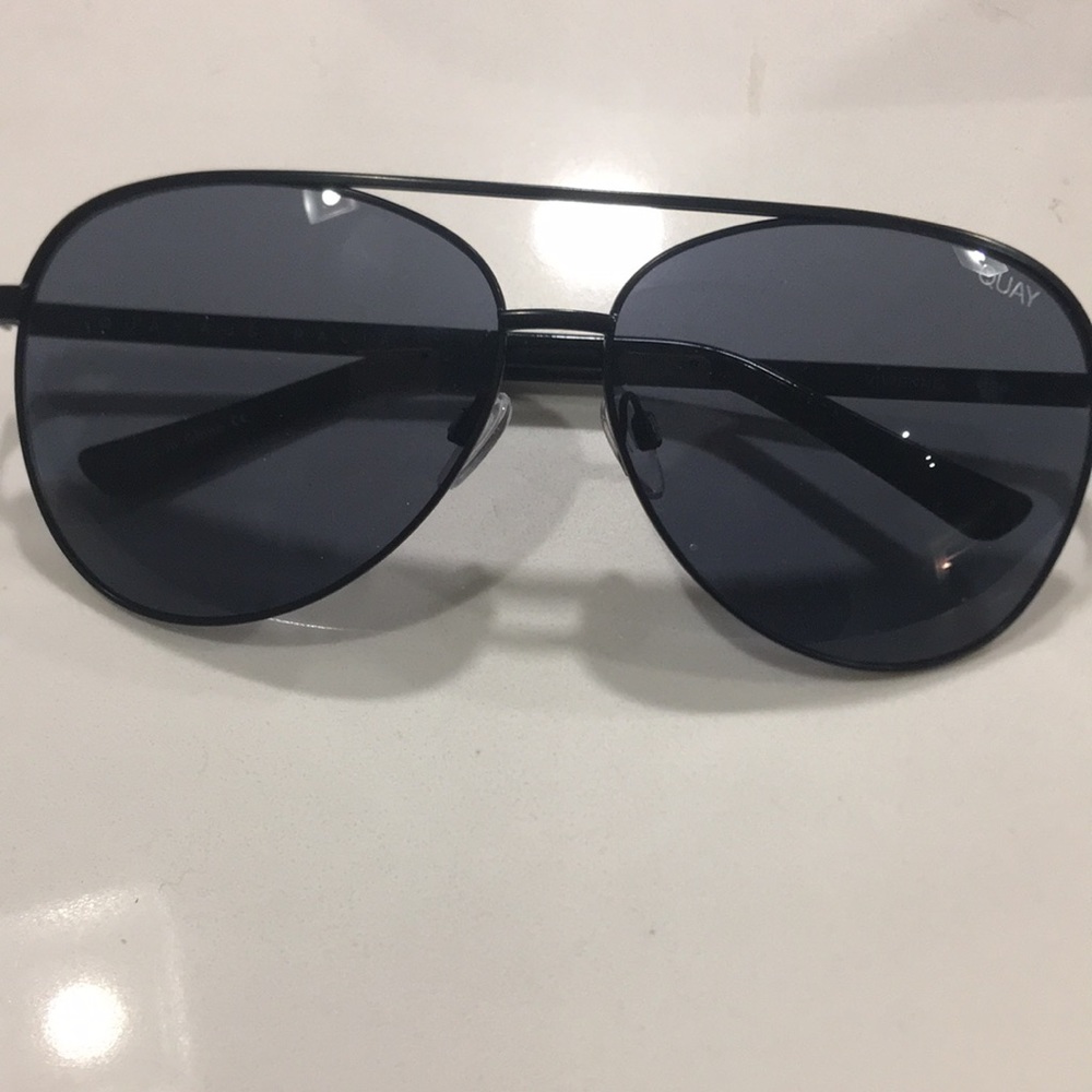 Never worn Quay sunnies